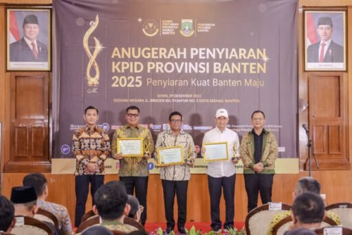 Pemprov Banten Raih Apresiasi, Gubernur Andra dan Wagub Dimyati Dinobatkan Tokoh Peduli Penyiaran