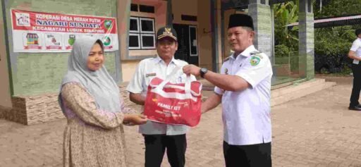 Peduli Pada Korban Kebakaran Bupati Pasaman Serahkan Bantuan di Sundata