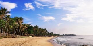 Pantai Anyer Tawarkan Sunset Memukau, Wisatawan Ramai Berdatangan