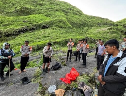 TimGab Brimob Polda NTB dan Polres Bima Kota Lanjut Cari Korban Hilang di Gunung Sangiang Api