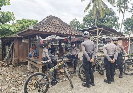 Patroli Bersepeda Sat Samapta Gowes Desa Medas, Warga Diajak Jaga Kamtibmas