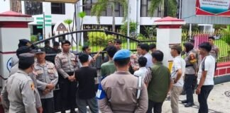 Polsek Selaparang Berikan Pengamanan Aksi Hearing GM-NTB di Kejati NTB