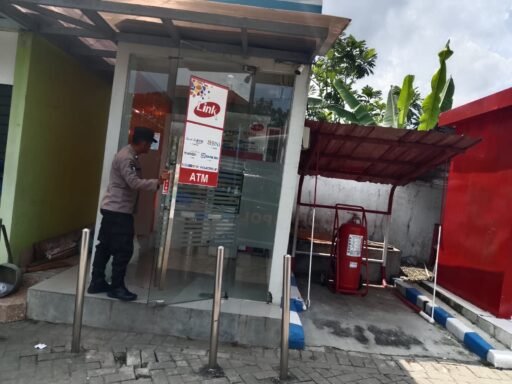 Guna Antisipasi Dan Cegah Kriminalitas Polsek Ngimbang Patroli Dialogis Kewilayahan