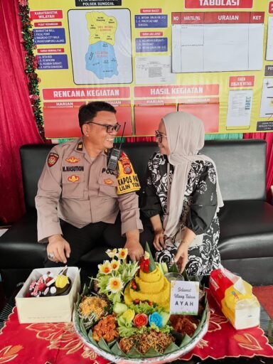 Ka Pos Pam RCW Medan Mendapatkan Kejutan Kue dan Ucapan selamat Ulang tahun dari Keluarga