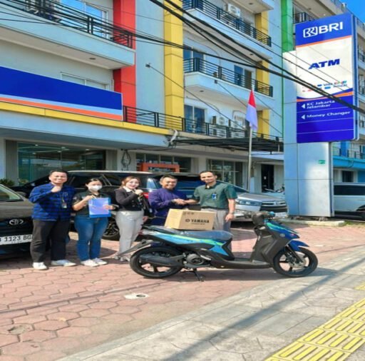 Apresiasi Nasabah, BRI KC Jakarta Jelambar Serahkan Hadiah Motor Pemenang Program PHS