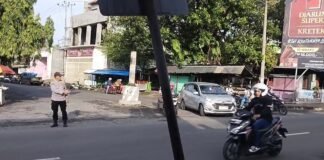 Guna Antisipasi Kemacetan Polsek Ngimbang Secara Rutin Gelar Commanderwish Pagi