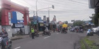 Guna Antisipasi Kemacetan Polsek Ngimbang Secara Rutin Gelar Commanderwish Pagi