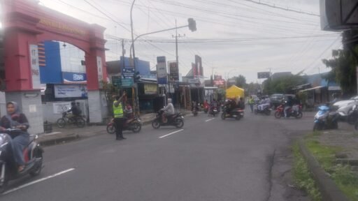 Guna Antisipasi Kemacetan Polsek Ngimbang Secara Rutin Gelar Commanderwish Pagi