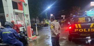 Dalam Upaya Wilayah Kondusif Dan Antisipasi 4C Polsek Ngimbang Gelar Patroli Blue Light