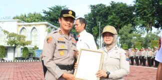 Kapolres Gresik Beri Penghargaan, Dedikasi Polisi dan Warga Jadi Teladan