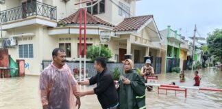 Gerak Cepat Tanggap Darurat Banjir, warga Perumahan TCP Menyediakan Dapur Umum