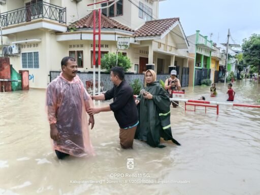 Gerak Cepat Tanggap Darurat Banjir, warga Perumahan TCP Menyediakan Dapur Umum