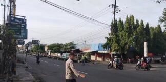 Guna Antisipasi Kemacetan Polsek Ngimbang Secara Rutin Gelar Commanderwish Pagi