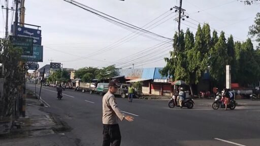 Guna Antisipasi Kemacetan Polsek Ngimbang Secara Rutin Gelar Commanderwish Pagi