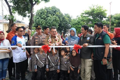 Ruang Hijau Bertambah, Wakil Wali Kota Bekasi Hadir di Peresmian Taman Sakura RW 017 Jakasampurna
