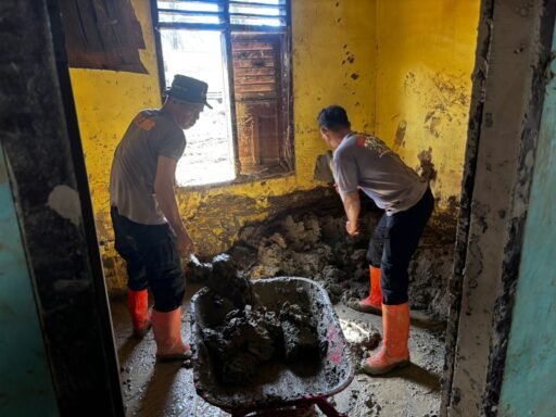 Brimob Hadir Dukung Pemulihan Rumah dan Aktivitas Ibadah Pascabencana Batang Toru