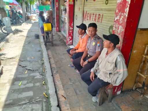 Polsek Ngimbang Gelar Patroli Dialogis Guna Antisipasi Kriminal Di Malam Siang Hari