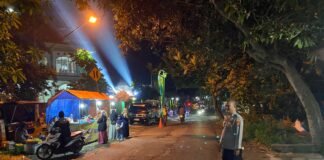 Demi Ciptakan Wilayah Kondusif Dan Cegah 4C Polsek Ngimbang Gelar Patroli Blue Light Di Malam Hari