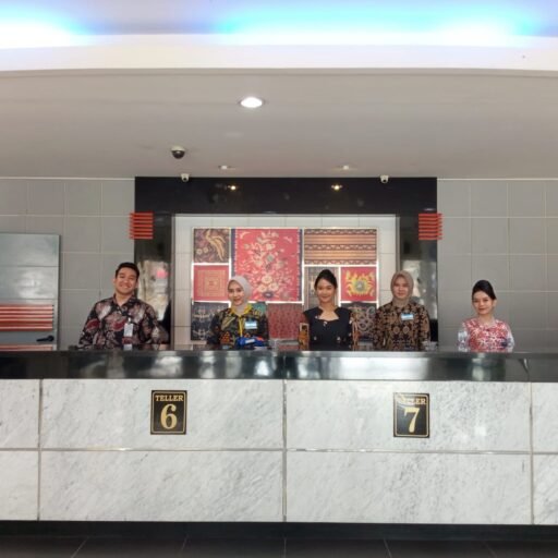 Senyum Ramah, Transaksi Makin Mudah! Teller BRI KC Cilegon Siap Layani dengan Setulus Hati