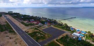 TIDAK BUTUH DIRELOKASI TEPI PANTAI MENJADI SANDARAN UTAMA MATA PENCAHARIAN MASYARAKAT