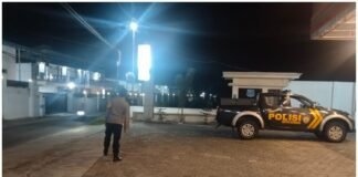 Personil Polsek Ngimbang Gelar Patroli Blue Light Guna Cegah Guantibmas 4C Di Daerah Rawan