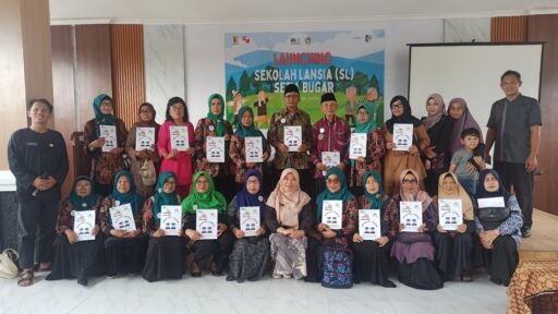 Suryana,SE.Lantik 5 Pengurus Sekolah Lansia Setia Bugar Kecamatan Ciparay,diikuti 37 Murid Lansia