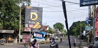 Demi Cegah Kemacetan Polsek Ngimbang Secara Rutin Gelar Commanderwish Pagi