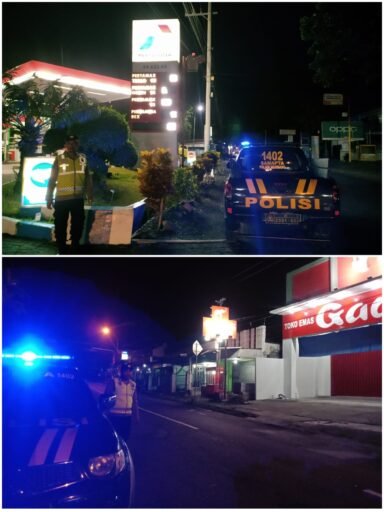 Personil Polsek Ngimbang Patroli Blue Light Siskamtibmas Guna Cegah Kriminalitas Di Malam Hari
