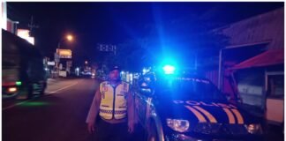 Personil Polsek Ngimbang Gelar Patroli Siskamtibmas Guna Cegah Kriminalitas