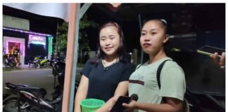 Kakak Beradik Pengamen Kumpulkan Uang Demi Cukupi Kebutuhan Hidup