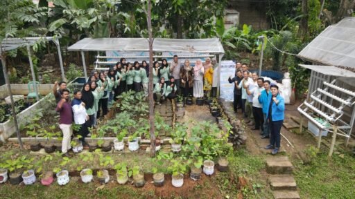 Perkuat Ekonomi Perempuan Tani Depok, Tim Dosen & Mahasiswa Dorong Digitalisasi KWT Kirai Emas 12