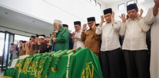 Gubernur Andra Soni Hadiri Pemakaman Tokoh Pendiri Provinsi Banten Tubagus Tryana Sjam’un