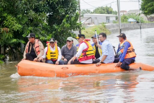 Gubernur Banten Tinjau Lokasi Banjir dan Posko Pengungsian di Periuk Tangerang