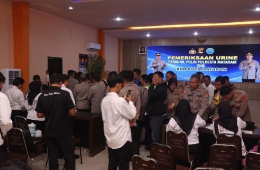 Komitmen Bersih Narkoba, Seluruh Personel Polresta Mataram Jalani Tes Urine Bersama BNN