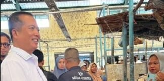 Blusukan di Pasar Gerung, Gubernur NTB Pastikan Harga Bahan Pokok Ramadhan 1447 Terjangkau