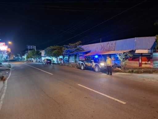 Guna Cegah Dan Antisipasi 4C Polsek Ngimbang Gelar Patroli Blue Light Di Malam Hari