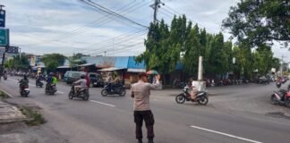 Polsek Ngimbang Secara Rutin Gelar Commanderwish Di Pagi Hari Guna cegah Kemacetan