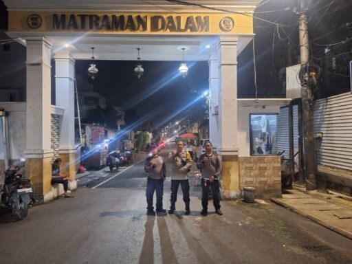 Polisi dan Warga Pegangsaan Solid Jaga Keamanan Lingkungan Jelang Pagi