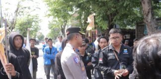 Polres Lamongan Berikan Pelayanan Humanis, Aksi Unjuk Rasa PC PMII di DPRD Kondusif
