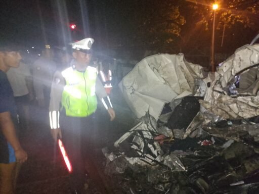 Quick Respon Kapolsek Babat Pimpin Evakuasi Korban Kecelakaan Kereta Api di Datinawong