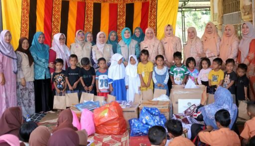 TP PKK Aceh Barat Salurkan Bantuan Perlengkapan Sekolah untuk Anak Korban Bencana