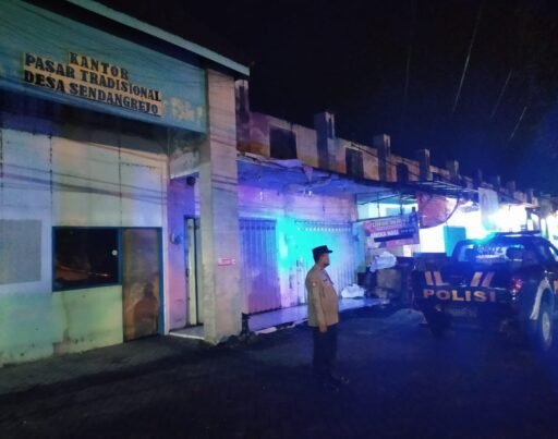 Personil Polsek Ngimbang Gelar Patroli Siskamtibmas Guna Cegah Kriminalitas