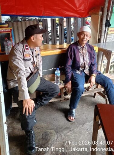 Sambang Tokoh Masyarakat RW 013, Bhabinkamtibmas Perkuat Kewaspadaan Lingkungan