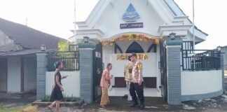 Polsek Ngimbang Gelar Pengamanan Ibadah Minggu Pagi Di Gereja GKJTU Dan GJWI Desa Ngasemlemahbang