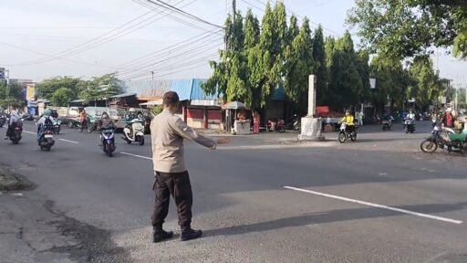 Polsek Ngimbang Secara Rutin Gelar Commanderwish Di Pagi Hari Guna cegah Kemacetan