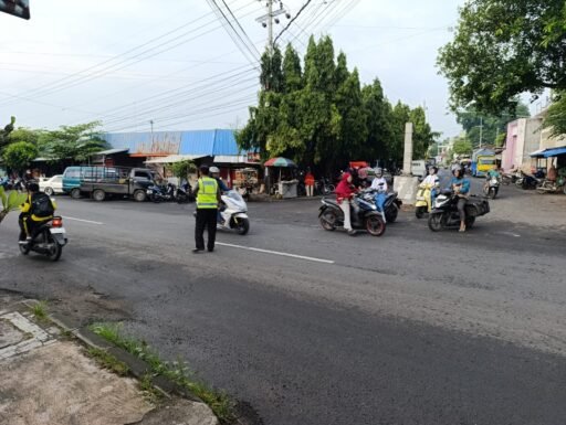 Guna Cegah Kemacetan Polsek Ngimbang Secara Rutin Gelar Commanderwish Di Pagi Hari