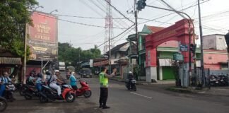 Guna Cegah Kemacetan Polsek Ngimbang Secara Rutin Gelar Commanderwish Di Pagi Hari