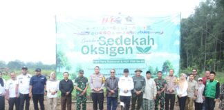 Kapolres Bondowoso Hadiri Gerakan Sedekah Oksigen dan Bakti Sosial HPN 2026, Tanam 1.000 Pohon