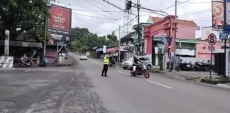 Guna Cegah Kemacetan Polsek Ngimbang Secara Rutin Gelar Commanderwish Di Pagi Hari