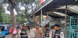 Aparat 3 Pilar Tertibkan Parkir Liar dan PKL di Proyek Senen